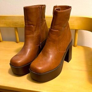 Madden girl size 8.5 brown platform boots- like new